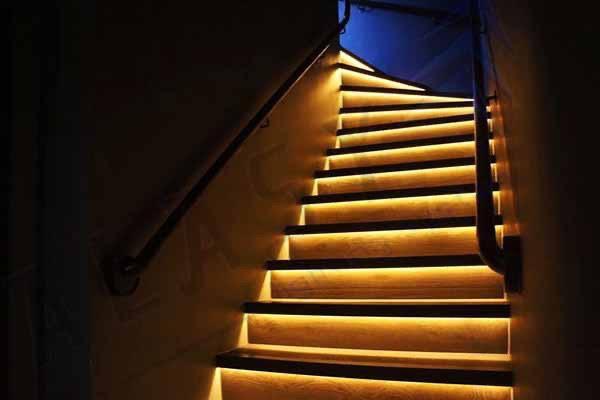 Đèn LED âm bậc cầu thang