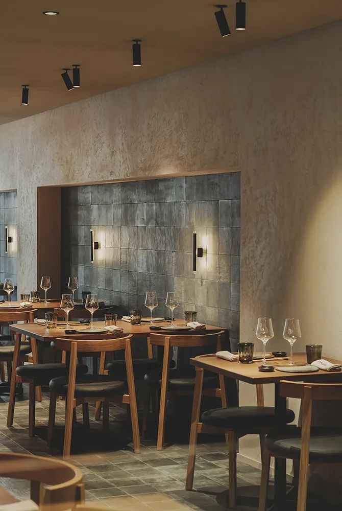 decor-anh-sang-lang-man-cho-ban-an-tai-gia