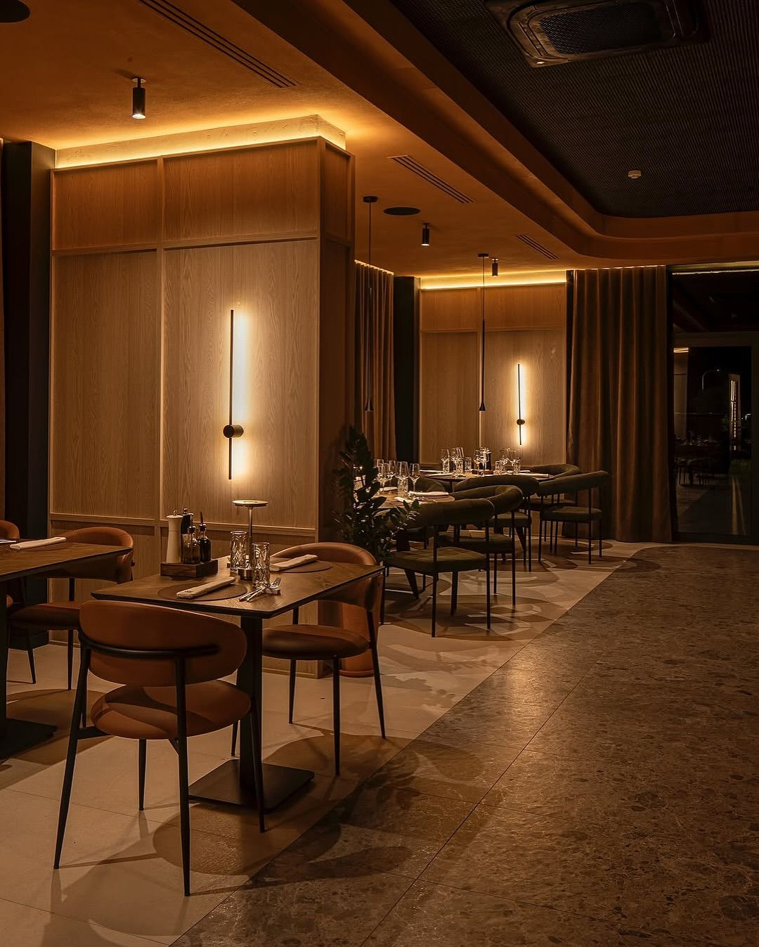 decor-anh-sang-lang-man-cho-ban-an-tai-gia