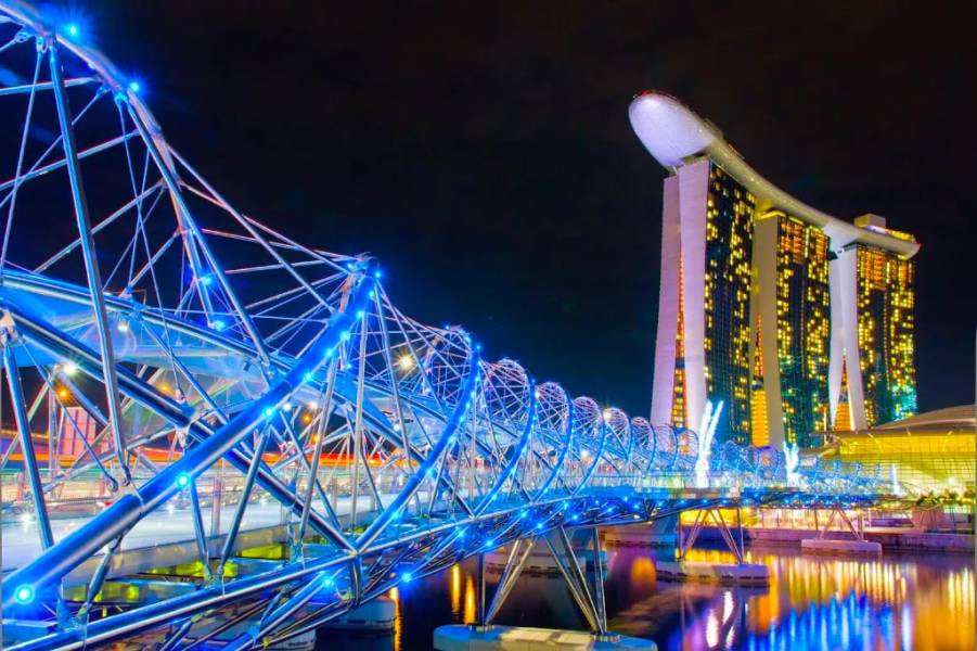 Case Study 5: Cầu Helix (Singapore) - Kỳ quan của Kỹ thuật và Ánh sáng Lập trình